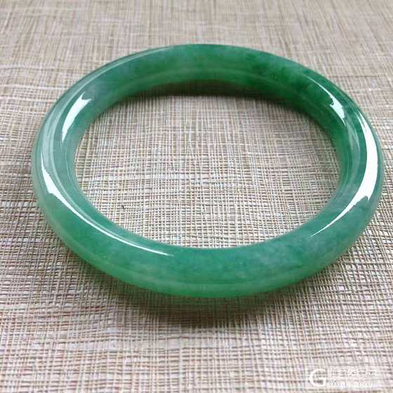 翡翠手镯_翡翠