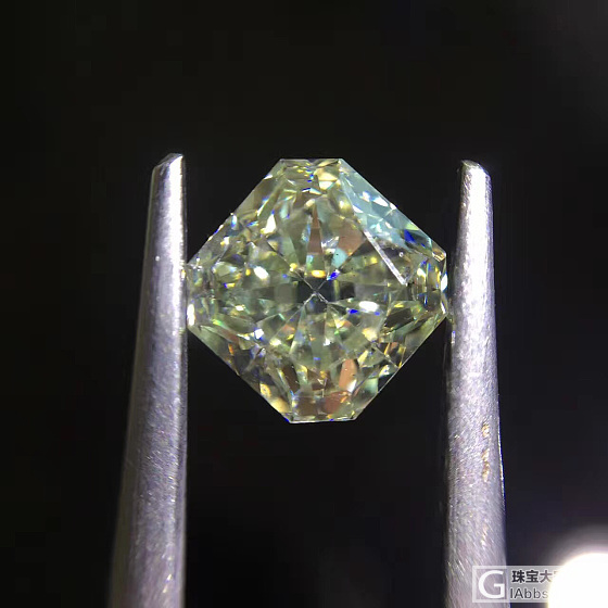 【GIA证书现货】
1.58克拉 GIA的给的绿黄钻 但绝对是一颗绿钻 只卖黄绿..._彩钻