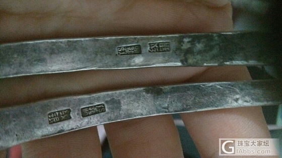 跪求大侠鉴别这对老银的真假和年代_老银