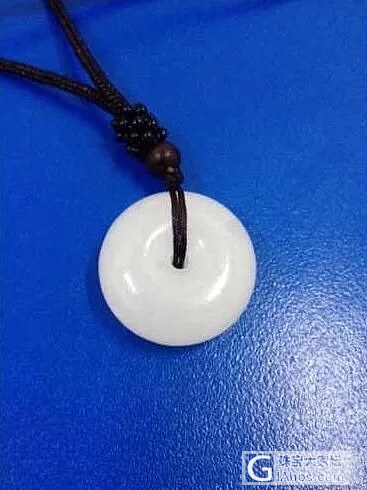 求大家帮我出出主意，看看入手哪个_和田玉平安扣