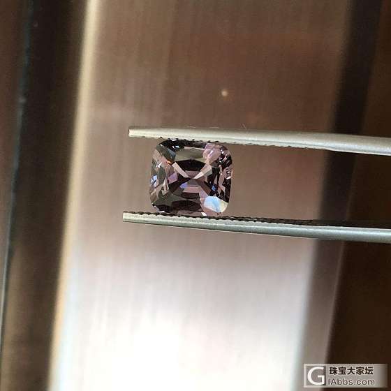 金属紫色尖晶石 折射出金属质感的光线_刻面宝石尖晶石