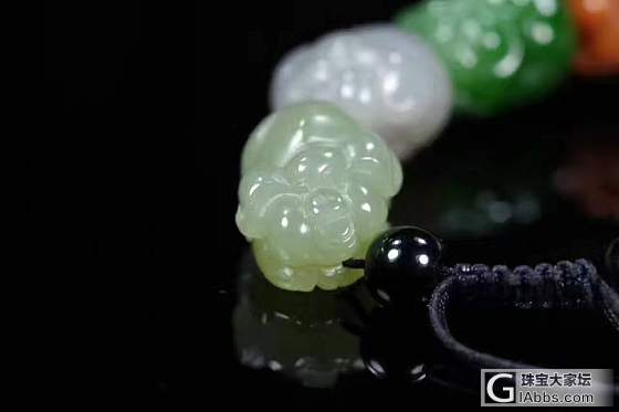 【招财猪】和田玉多宝手串系列，多宝招财猪手串，玉质油润，线条流畅，工艺精湛，纯手..._和田玉珠串