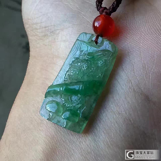 话说金蟾是比较少做成牌子的_挂件翡翠