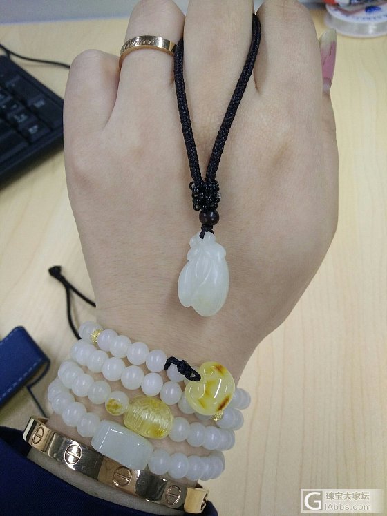 朋友送的小兰花_和田玉挂件