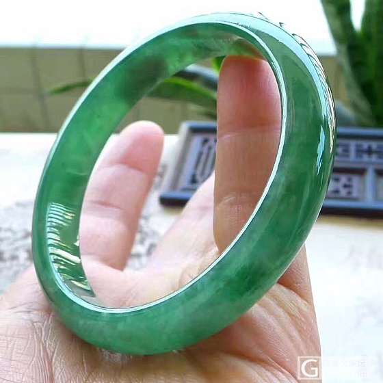 帮忙看看值得入么？_手镯翡翠