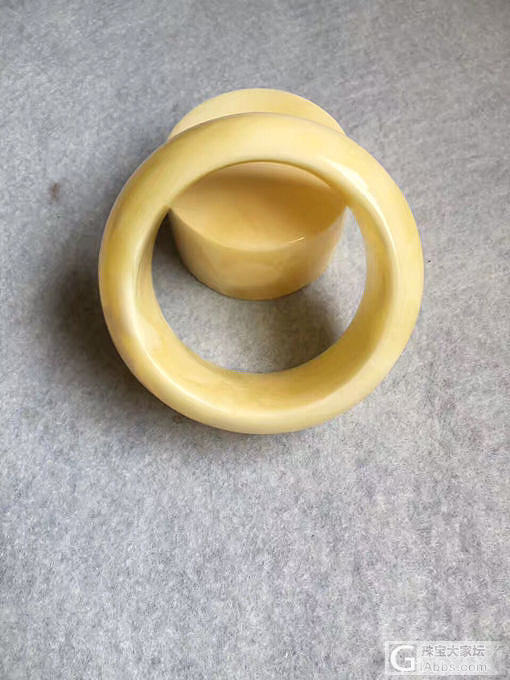 圈口57mm，纯天然白蜜手镯一套，极品中的极品，自然光实拍，实物上手更好看，无杂..._蜜蜡手镯