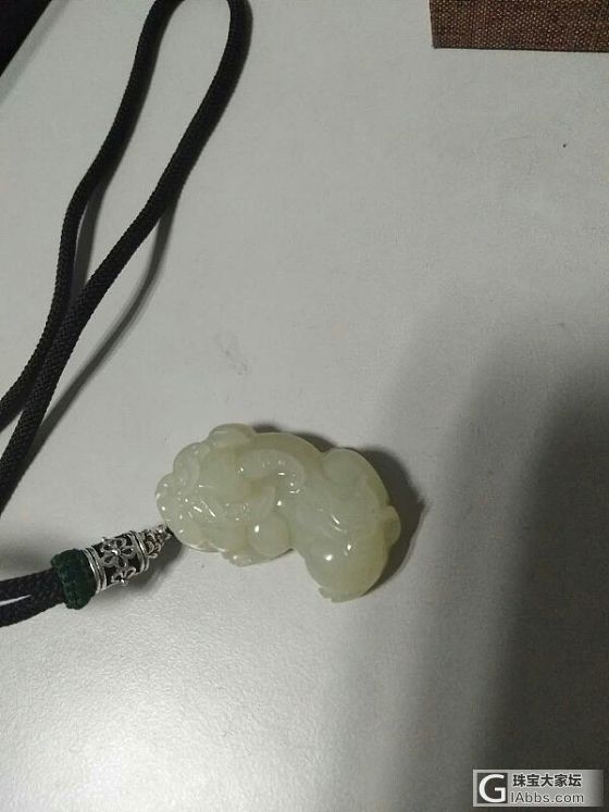 这是不是玉髓一类的_挂件和田玉