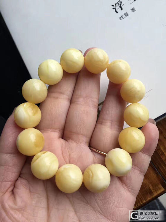 炫炫新入的白花手串_蜜蜡珠串