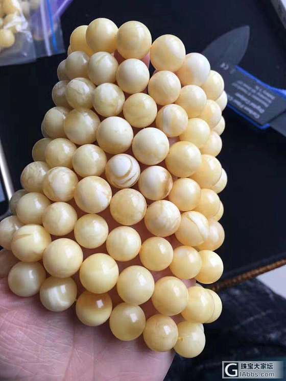 炫炫新入的白花手串_蜜蜡珠串