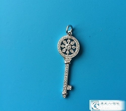 周大福 蝴蝶手链 18K白小太阳花坠子_首饰