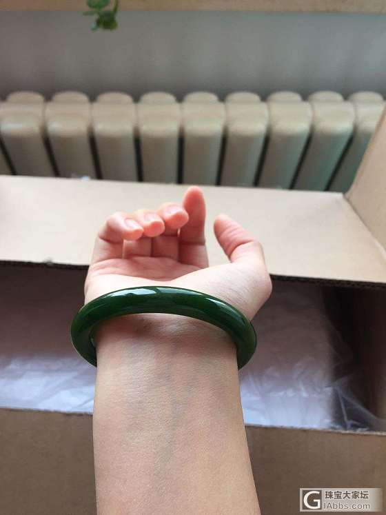 瑕不掩瑜的碧玉镯_碧玉手镯