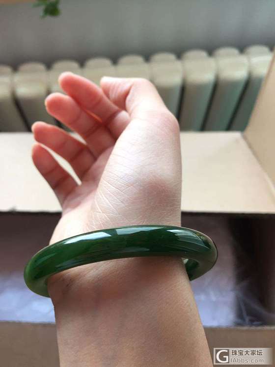 瑕不掩瑜的碧玉镯_碧玉手镯