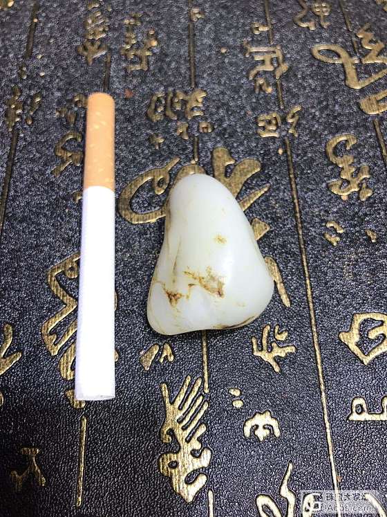 白度不错，肉质非常好的一块独籽，可以出个小佛_和田玉