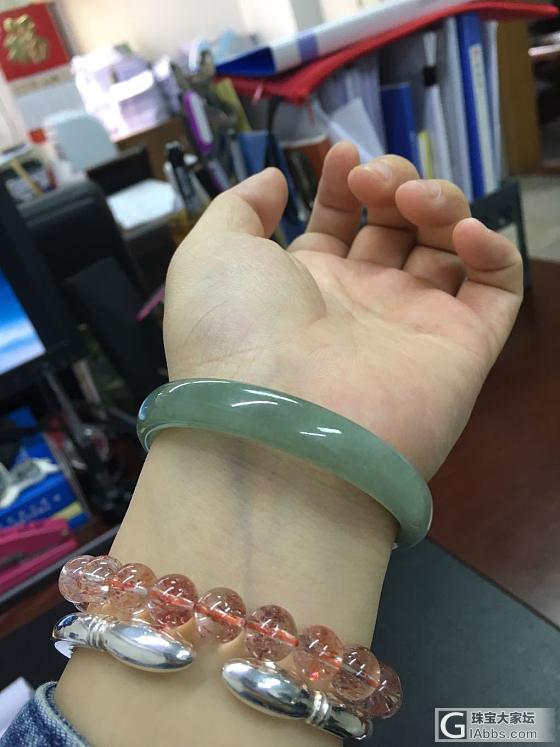 又来秀秀油青镯子！感觉戴久了，水润了！_手镯翡翠