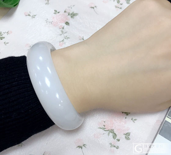 小白的镯子_和田玉手镯