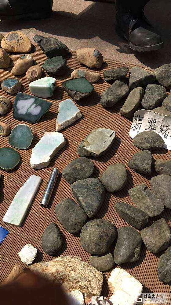 逛了一下古玩市场_集散地翡翠