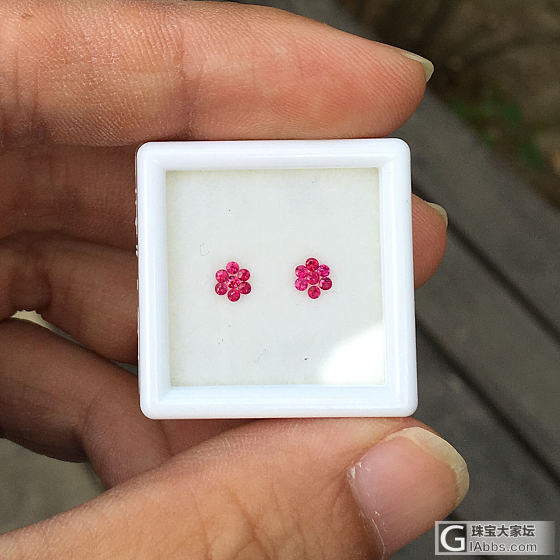 1.3mm 红宝石配石小花 月亮家为你精挑细选 形状色泽光泽几乎完美匹配_刻面宝石红宝石