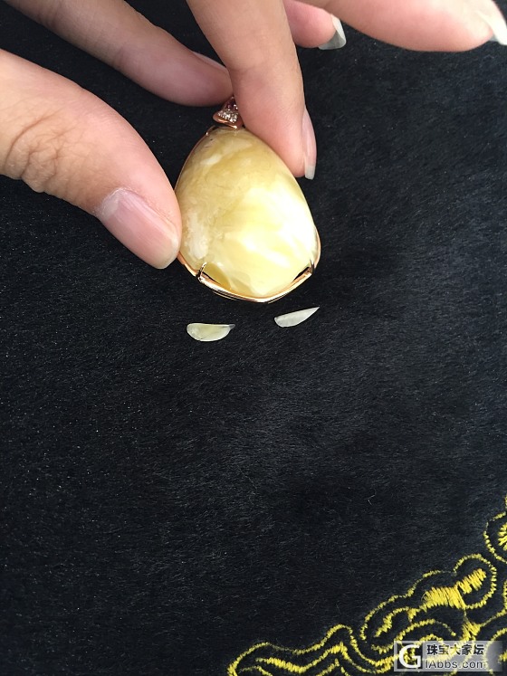 镶金蜜蜡摔碎了两边角怎么办？打磨需多少钱？_蜜蜡维修
