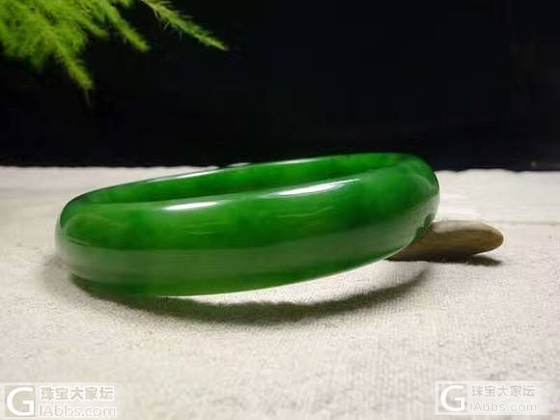 老坑俄料，正宗菠菜绿。_和田玉手镯