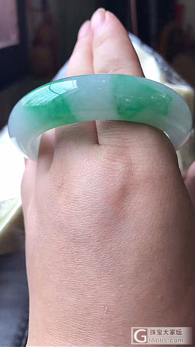 终于到家了。如果能发视频就好了_手镯翡翠