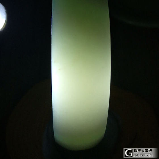 谁帮我看看这个手镯多少钱值得入_手镯和田玉
