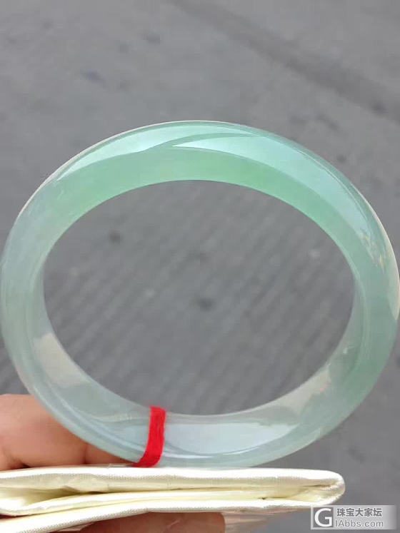 好多美镯，不知亲们喜欢哪一款?_手镯翡翠