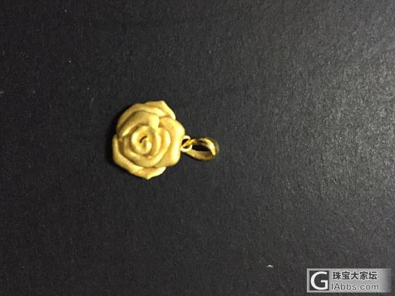 周生生全新闲置大羽毛 格桑花 玫瑰花_金吊坠耳钉戒指