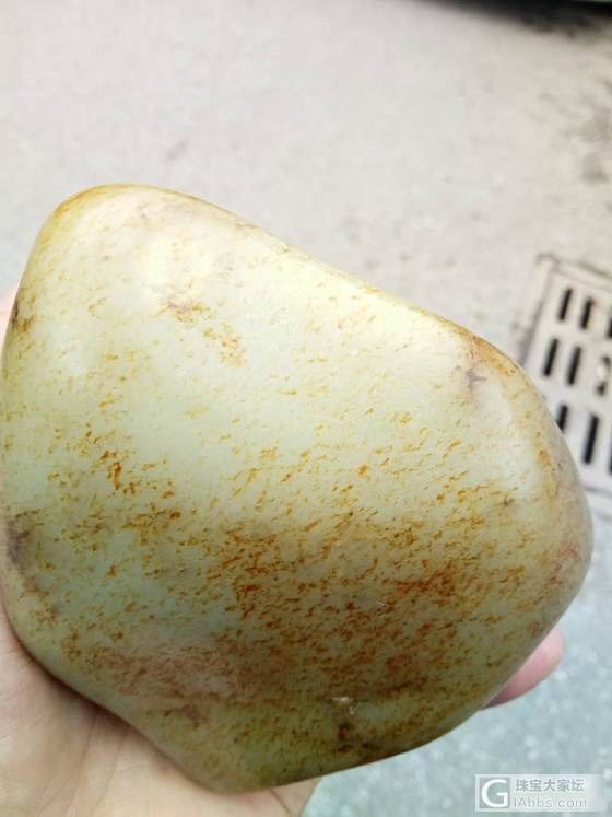 今天切了一个新疆和田玉籽料原石_原石和田玉