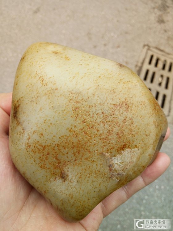 今天切了一个新疆和田玉籽料原石_原石和田玉