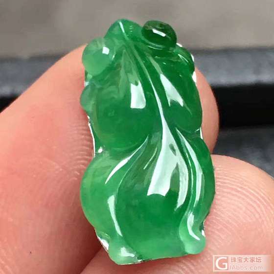 翡翠满色鱼_挂件翡翠