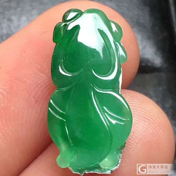 翡翠满色鱼_挂件翡翠