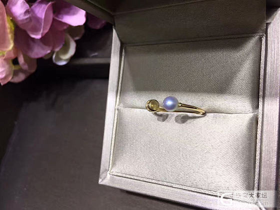 卡地亚钉子戒。来来来，还是小清新纯银戒指，搭配4-5mm灰色真多麻海水珍珠，基本..._海水珍珠戒指