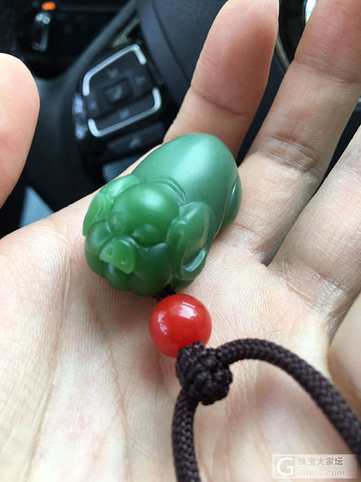给新得的小猪拍了几张车里照_挂件和田玉