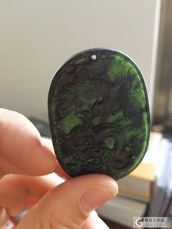 请大神长眼！帮同事问问这什么材质的？价值几何？_挂件玉石