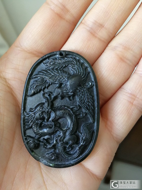 请大神长眼！帮同事问问这什么材质的？价值几何？_挂件玉石