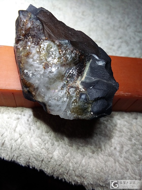 两块一直对我挺有研究的石头_原石
