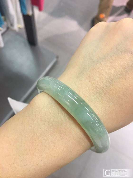 内敛的美镯_手镯翡翠
