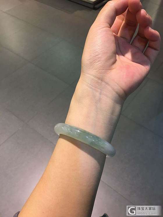 内敛的美镯_手镯翡翠