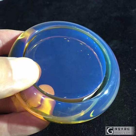好蓝的琥珀手镯_琥珀手镯