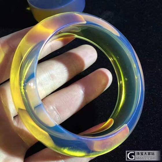 好蓝的琥珀手镯_琥珀手镯