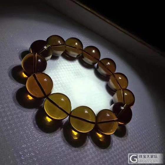 这琥珀手串美腻极了_琥珀珠串