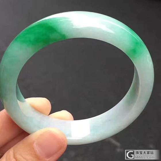 这个颜色的手镯怎么样_手镯翡翠