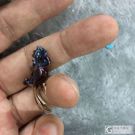 鹦鹉_石榴石金工吊坠