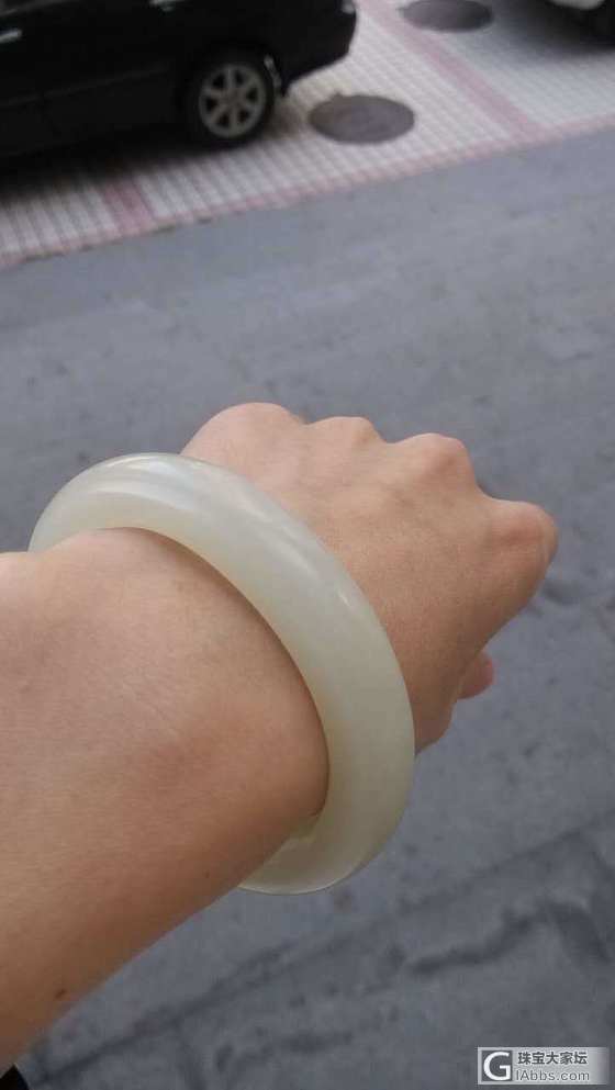 新入一只籽镯_手镯和田玉
