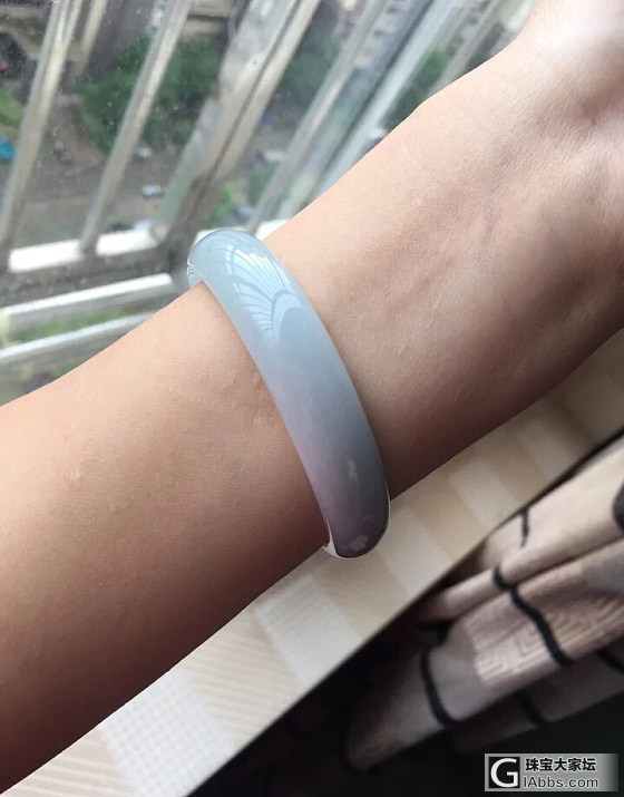 出一个贵妃手镯。_手镯翡翠