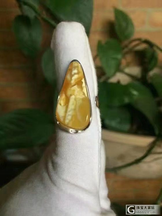戴这款戒指出门感觉是随身带了防身的利器_蜜蜡戒指