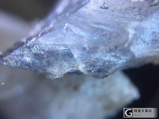 人们都说鱼眼石、请各位前辈行家、看看我最近出去玩偶然崖缝里发现的、板状的_原石鱼眼石