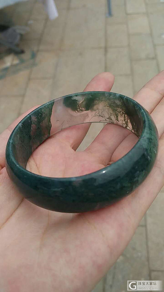 水草玛瑙手镯
新拿的货、超美，卖完无喜欢的私信，看到后会回复^_^_手镯玛瑙