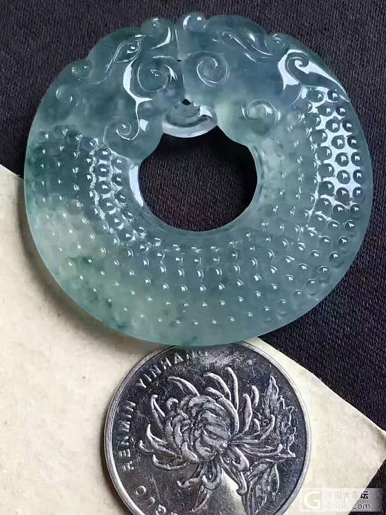 我是新手想买块玉带带大神们指点一下_挂件翡翠