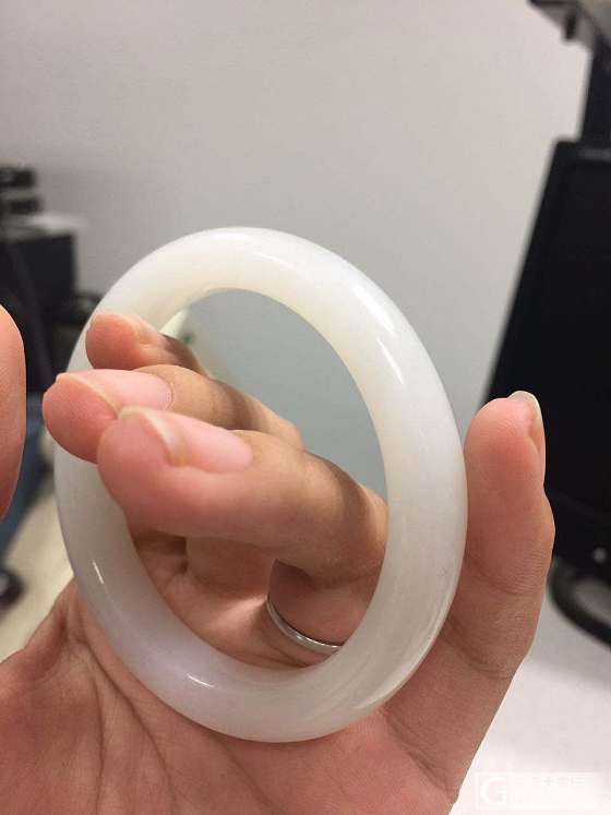 一只青海料镯子 欢迎品评_手镯和田玉